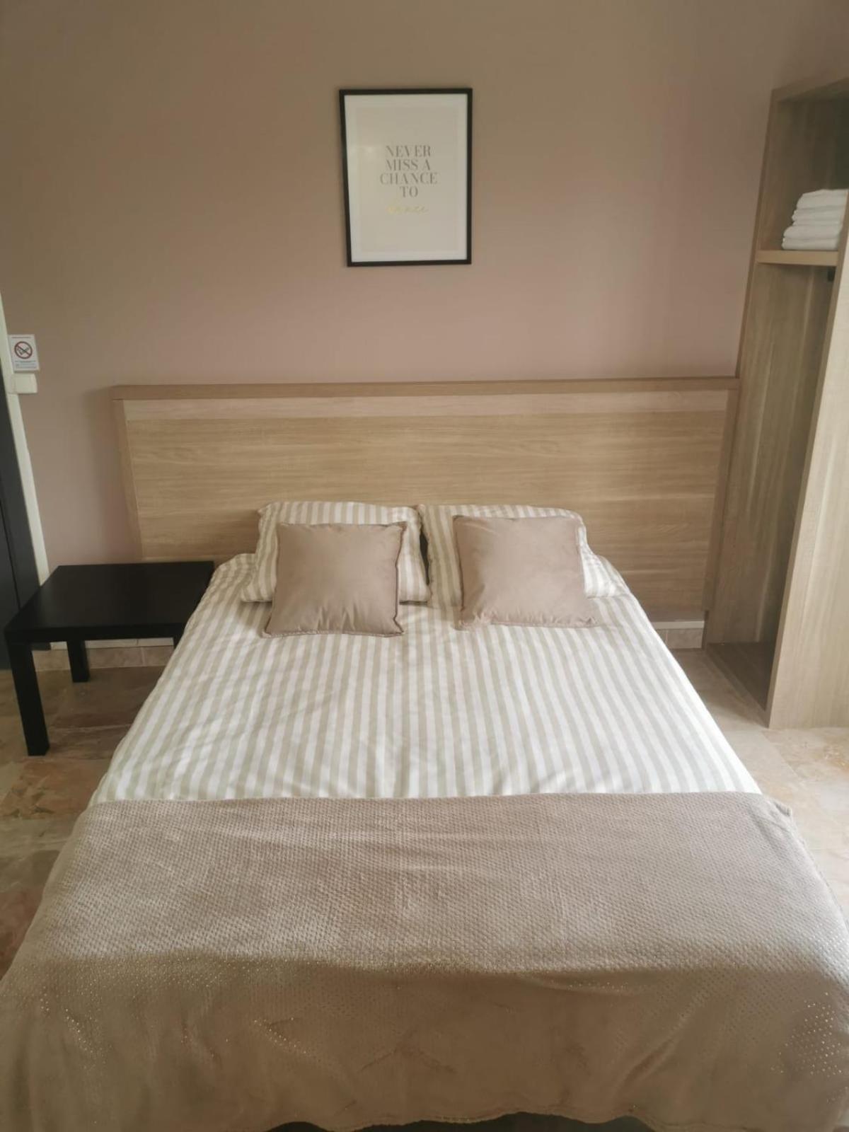 Appartement 2 , Disneyland - Parking Gratuit - Maison Des Platanes